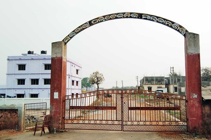 https://cache.careers360.mobi/media/colleges/social-media/media-gallery/17964/2018/9/28/College Entrance View of Government Polytechnic_Campus-View.png